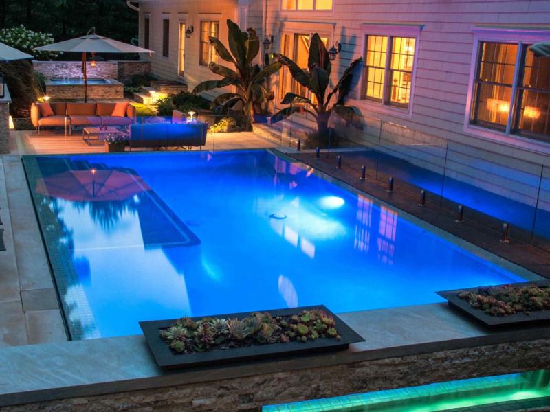 Accesorii piscine: iluminatoare piscine